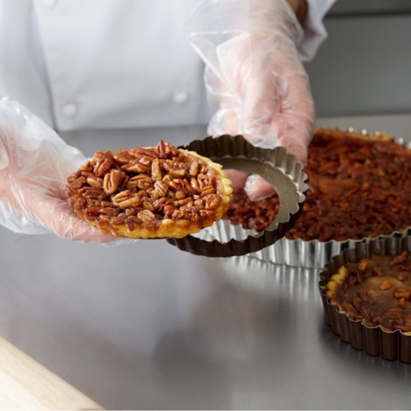 Fluted Non-Stick Individual 4.75” Tart/Quiche Pans w/Removable Bottom, set of 6 - Picture 10 of 12